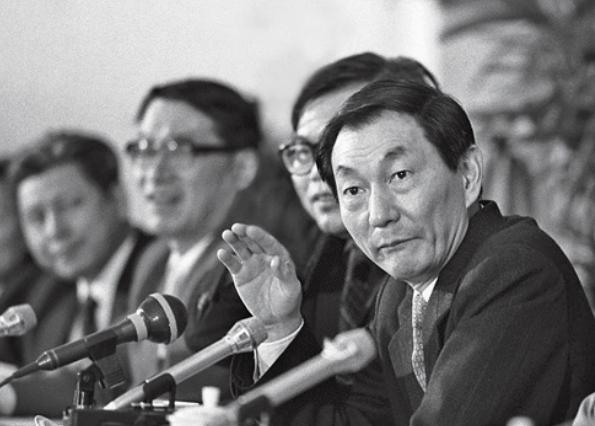 朱镕基升任国务院副总理之后，一次在京清华老同学相聚。朱镕基借着这次聚会，和昔日同