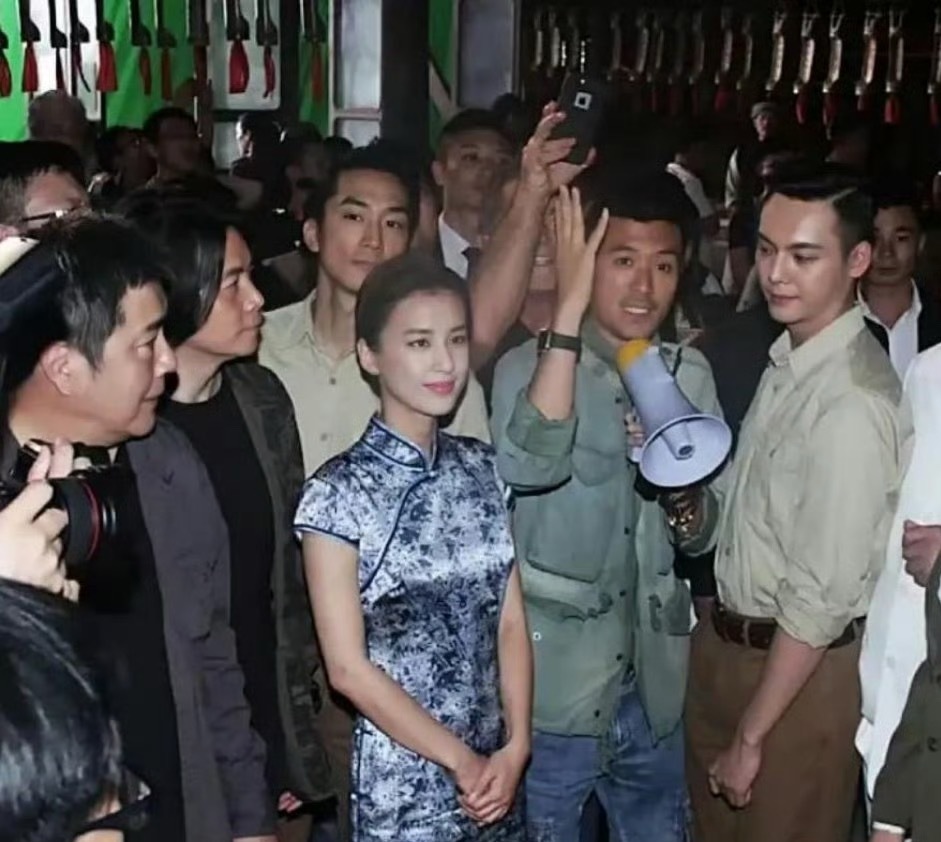 杨子之前就是不舍得离婚，看到这张照片我明白了