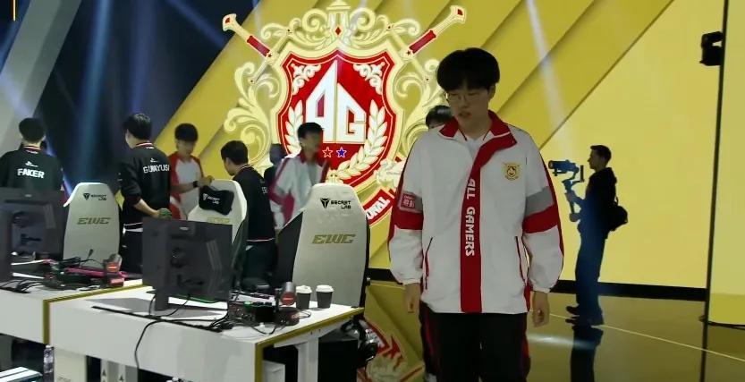 抗韩奇侠！AL二比零淘汰T1，晋级沙特杯决赛！#ewc英雄联盟#赛后香克斯激