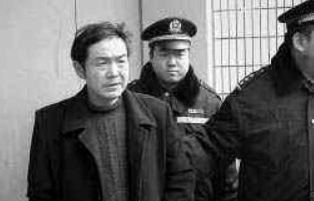 17岁儿子被人活活打死，凶手却因“未成年”逃过死刑，全家只凑出3000块赔偿金。