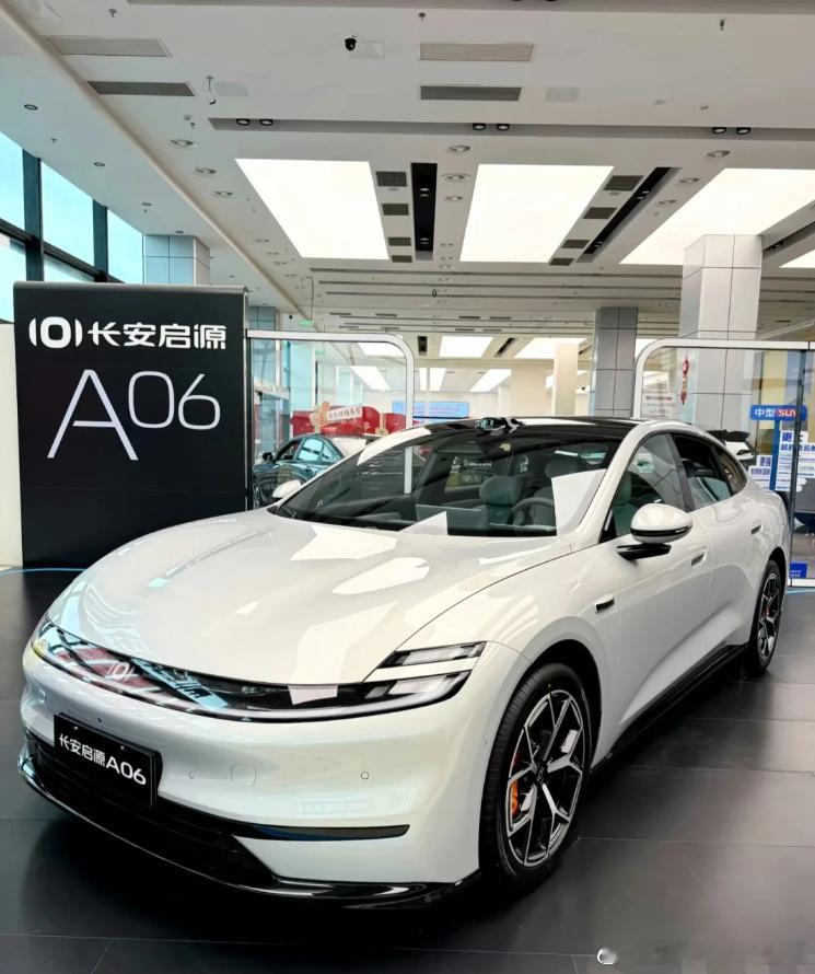 长安启源A06，15万级就给了800V高压平台、激光雷达这些豪华配置，空间大还舒