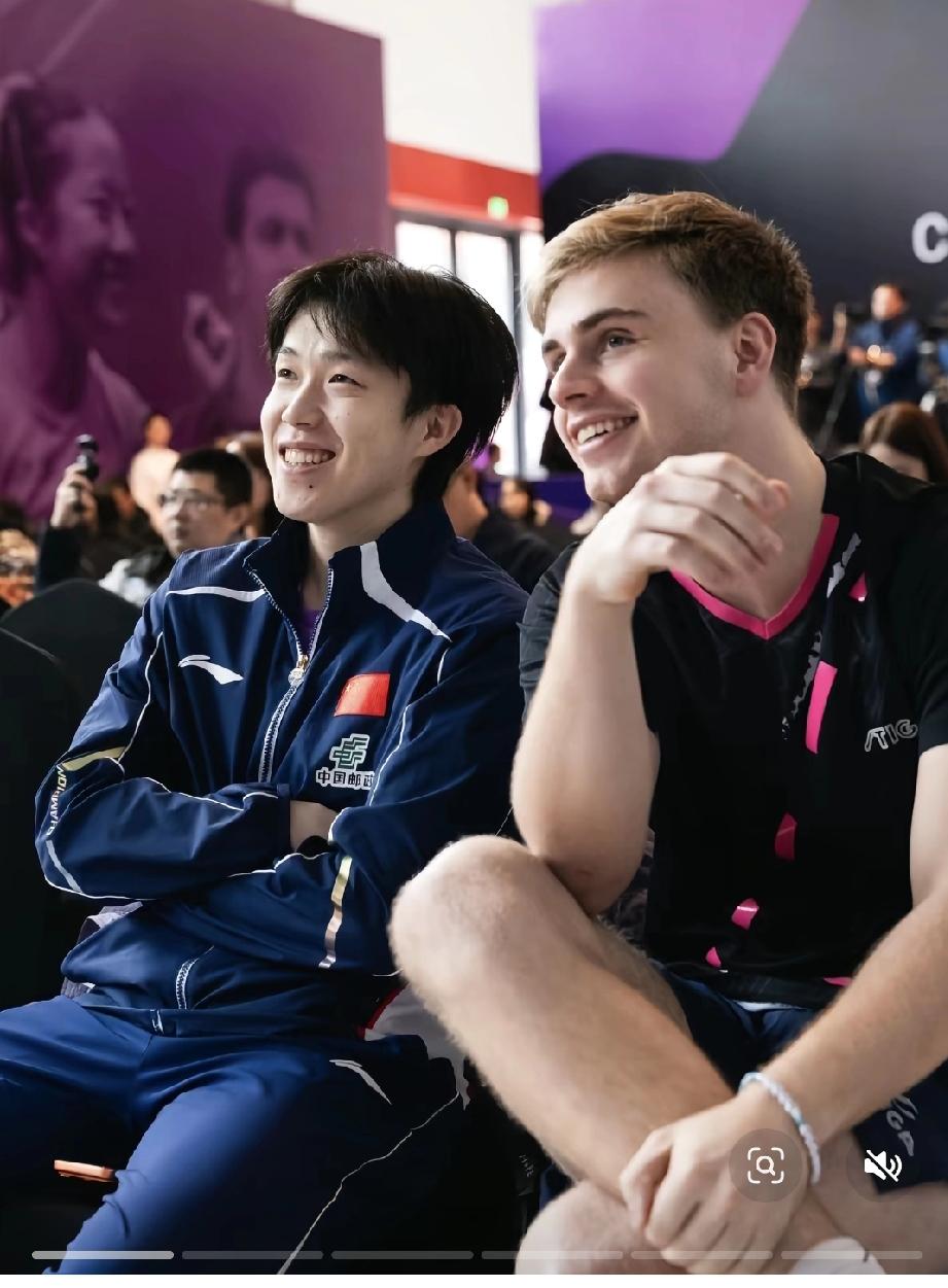 楚钦真的是貌似不听话，实则最听话，昨天抽签时，被主办方催促，结果，到场以后，发现