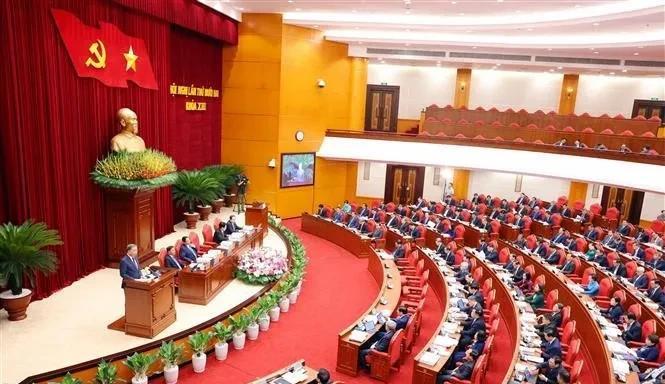 越共高层18日开会，为十四大换届做准备。十三大是2021年1月20日召开的，5年