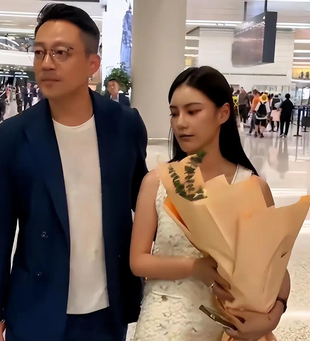 看到马筱梅的前夫出来爆料马婚内的事，我觉得他前夫不地道。曾经的夫妻，今天抵毁，本