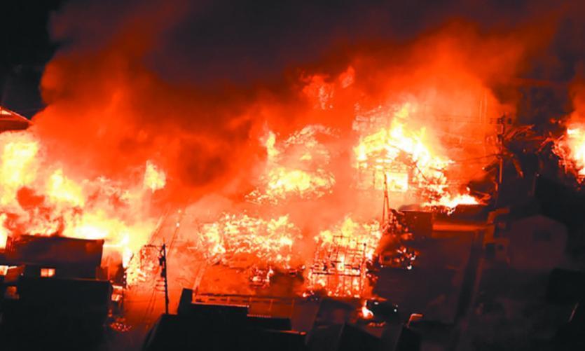 日本本土烧了一整夜！很多人以为这只是一场普通的意外，错了！这场瞬间吞噬170栋建