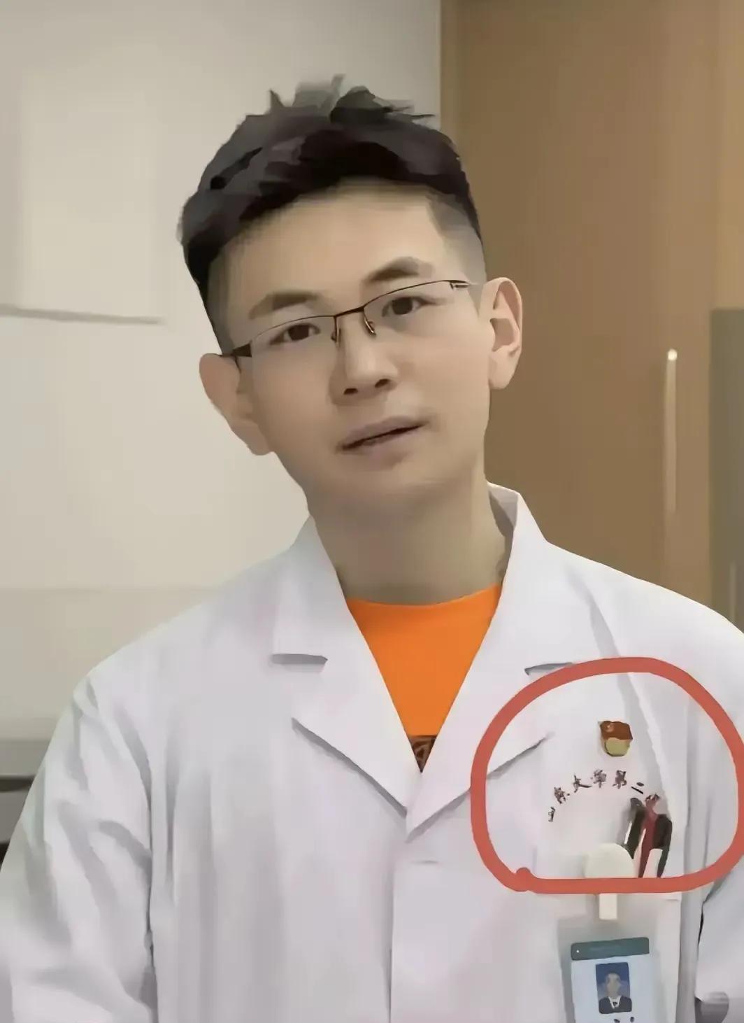 今看到一则消息，让人更加对罗医生产生了敬意。后来跟护士闲聊才知道，这小伙子是刚
