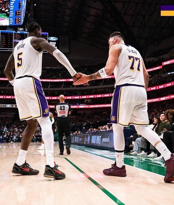 据报道，如果湖人放弃艾顿，球队寻找新中锋一点也不难据报道，如果湖人放弃艾顿，球