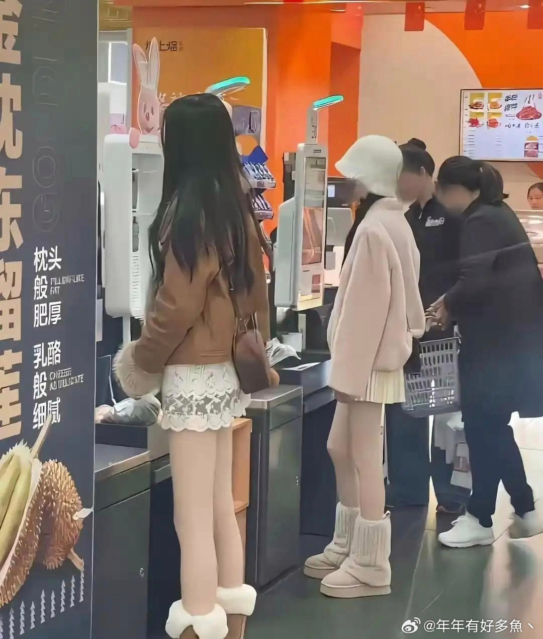 为啥现在大学生都喜欢这样穿呀，有人清楚不？