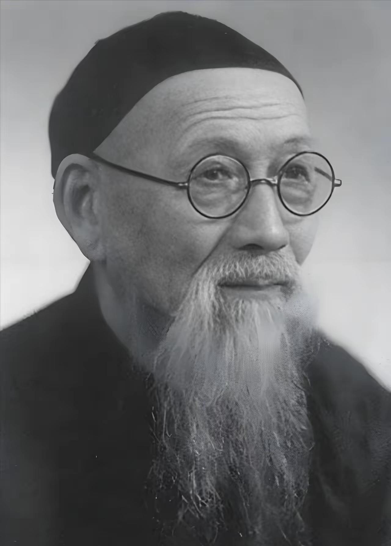 1931年，宋美龄陪母亲游杭州，半个月挥霍了13000多块大洋。半个月后张难先拿