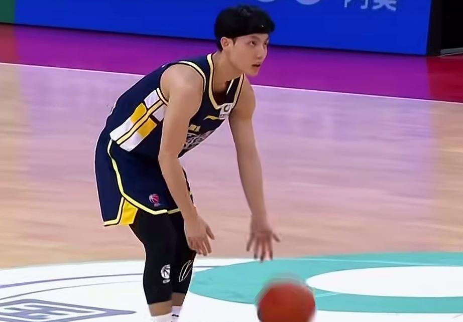 广东97:94险胜广州让我们看清了五个人CBA常规赛第三轮比赛，