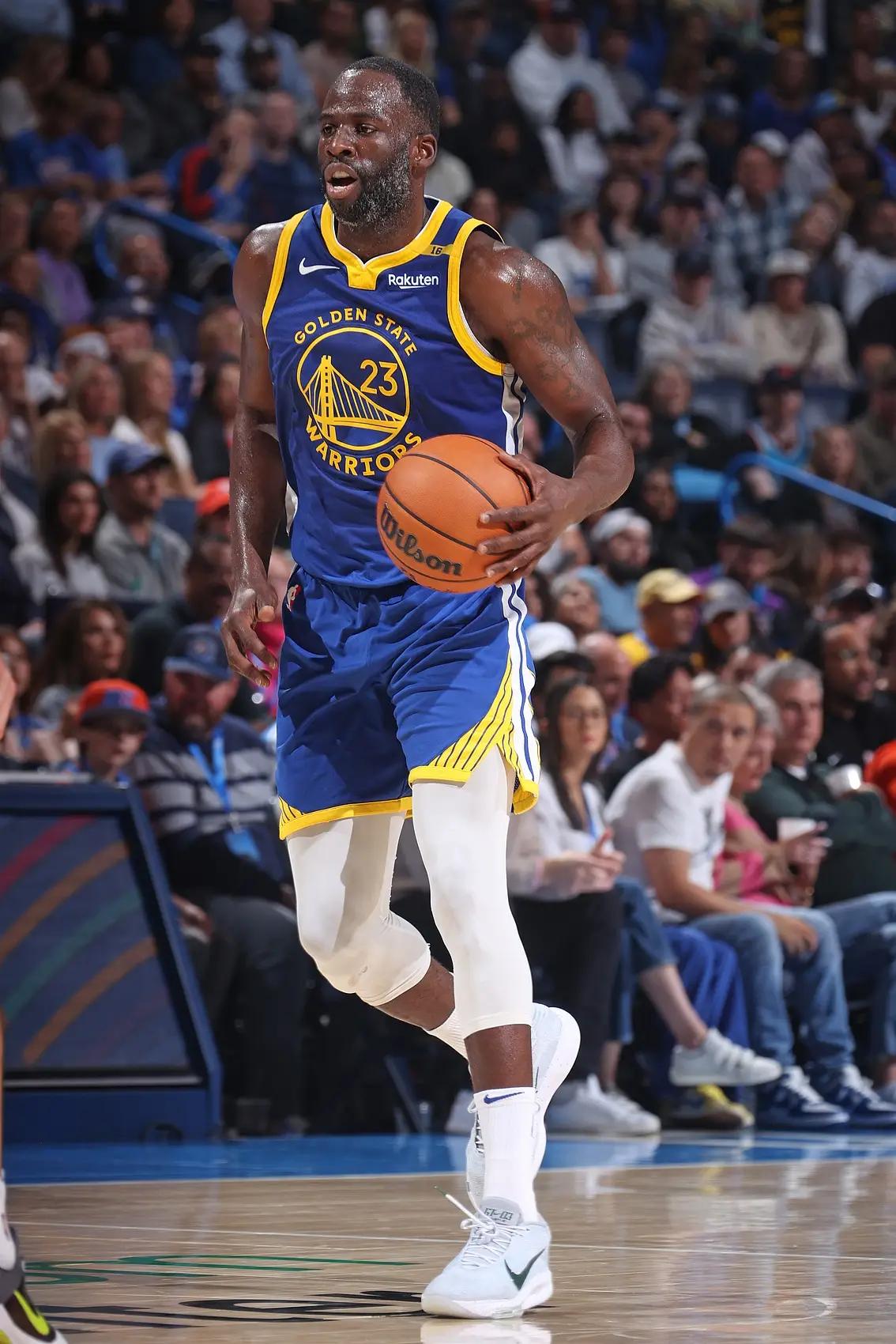 勇士最应该交易的是格林，是他搅乱了勇士王朝。在格林和杜兰特发生矛盾的时候，勇士应