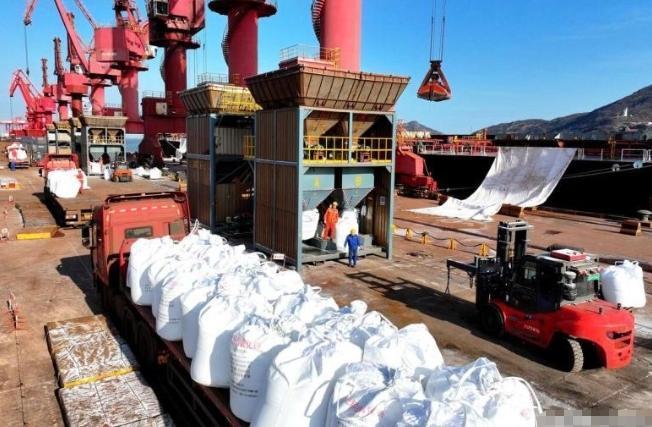 万万没想到！当地时间4月28日，不少海外化肥进口商向媒体证实，中国各地海