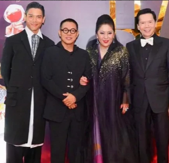 2015年，向华强为了捧儿子向佐，投资电影《封神传奇》3亿元，并用5000万邀请