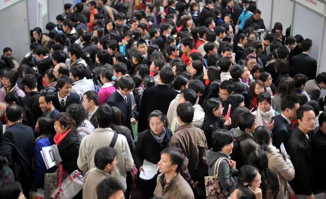 普通岗位招聘都要求研究生学历我表弟在一家知名建筑公司工作，如今