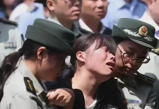 2001年，西安一女子和丈夫离婚后，狠心的抛下6岁的儿子离开了，男子选择了再婚，