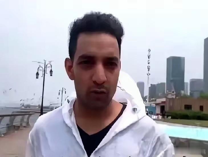 觉得不满意，就回国吧，没必要指手画脚。一位印度小哥来到中国旅游两天，发生了许多