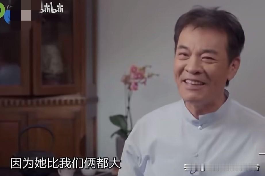 演员刘威在参加曹可凡的访谈节目中吐槽，当年在拍《末代皇后》时，扮演婉容皇后的潘虹