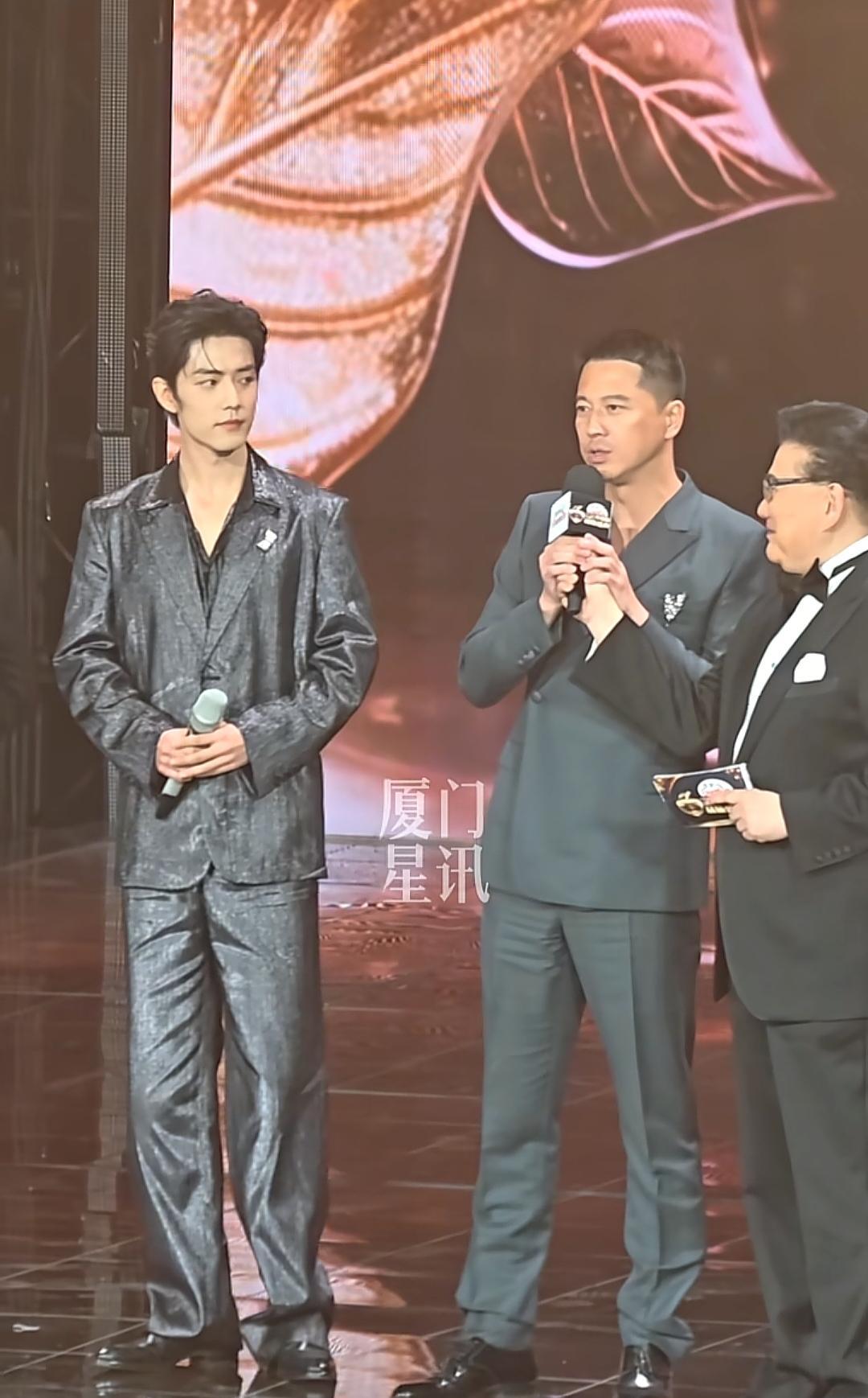 所谓官方身高，不过是博弈后的最优解。肖战对外只认高考体检的183.6cm，精