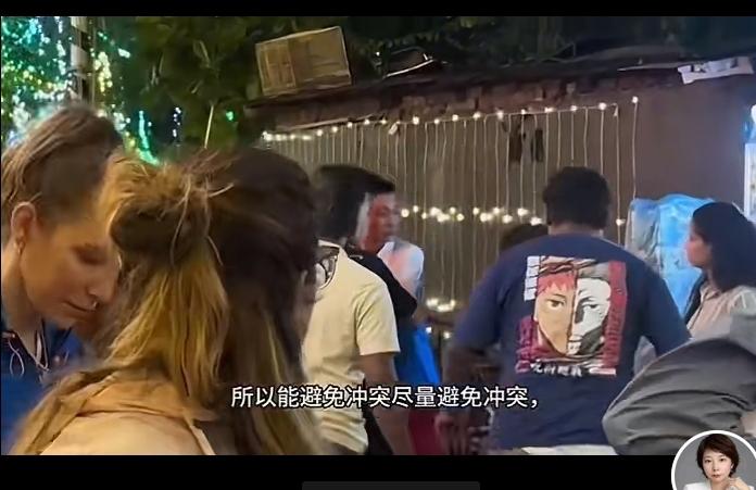 越南人还真的敢揍阿三。一群阿三游客到河内游玩，在街头因买卖，不知怎么的就与越南