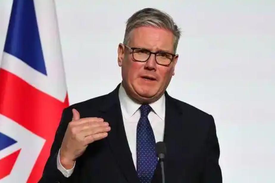 英国首相一句话，直接扔向了全世界。他说，中国，是世界三大力量之一。这话不是私