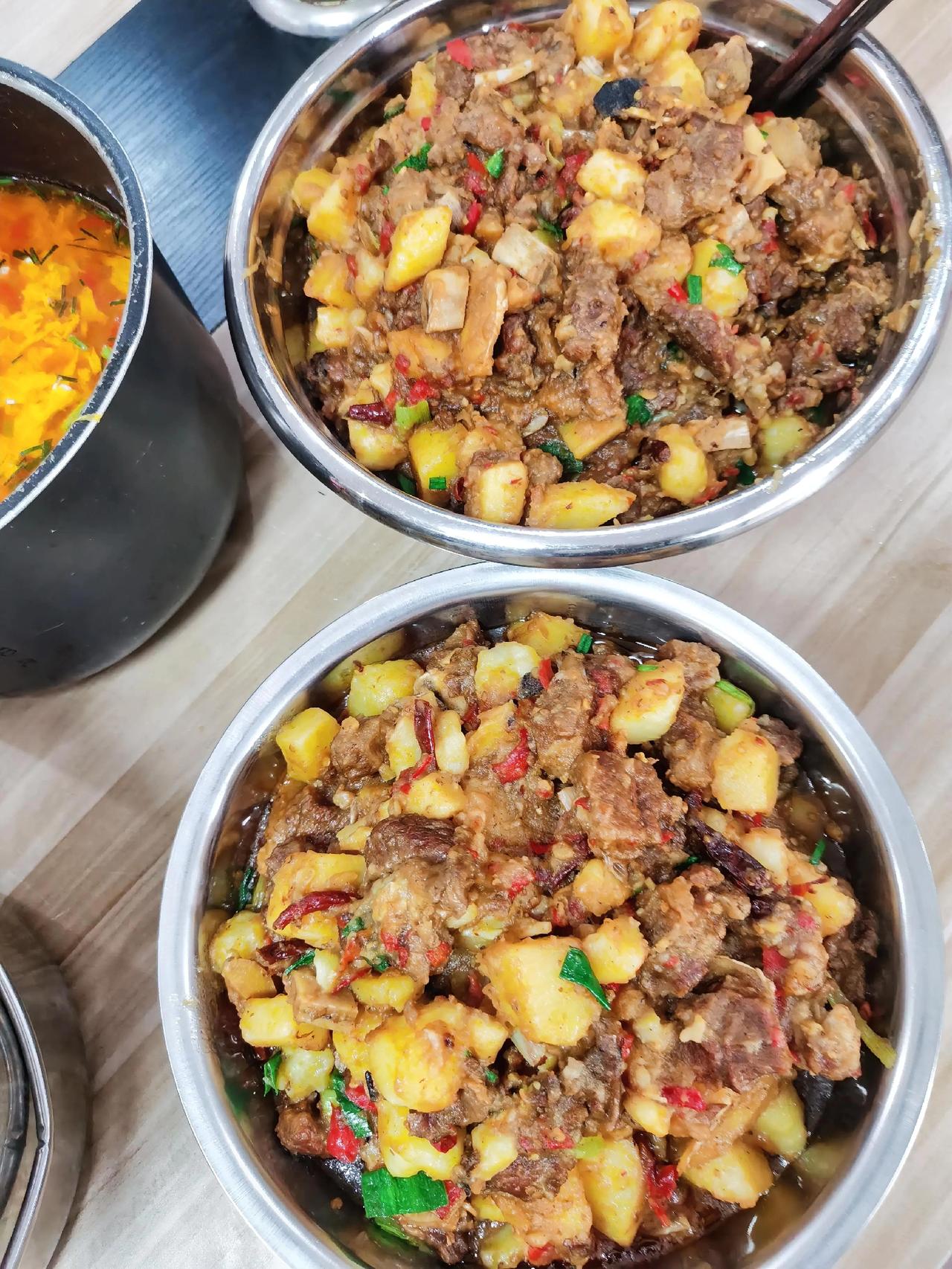 公司食堂家常菜谱：牛排焖土豆红烧茄子西红柿蛋汤。我这一生，想要什么样的