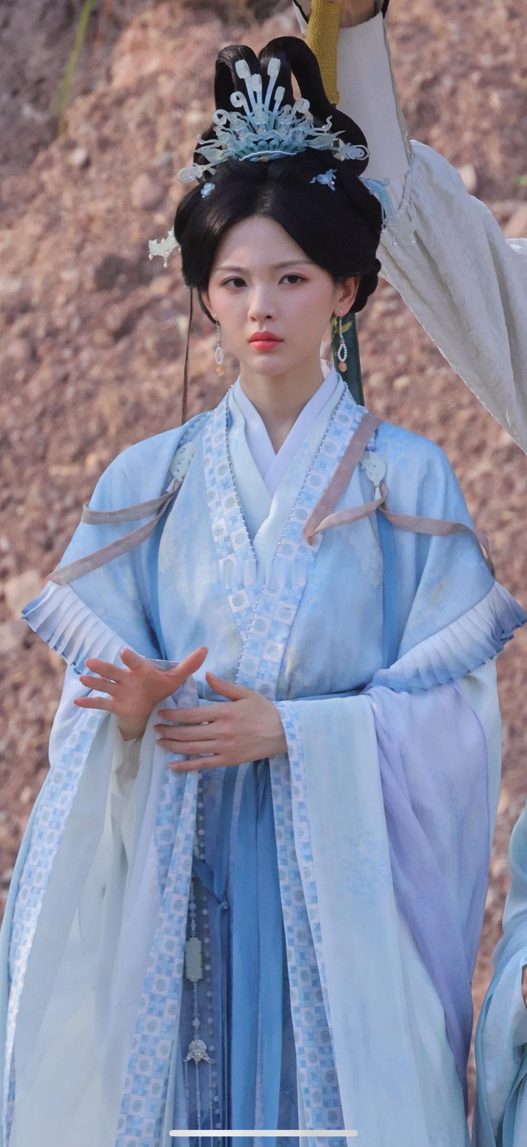杨超越刚山里拍戏美美美视频杨超越