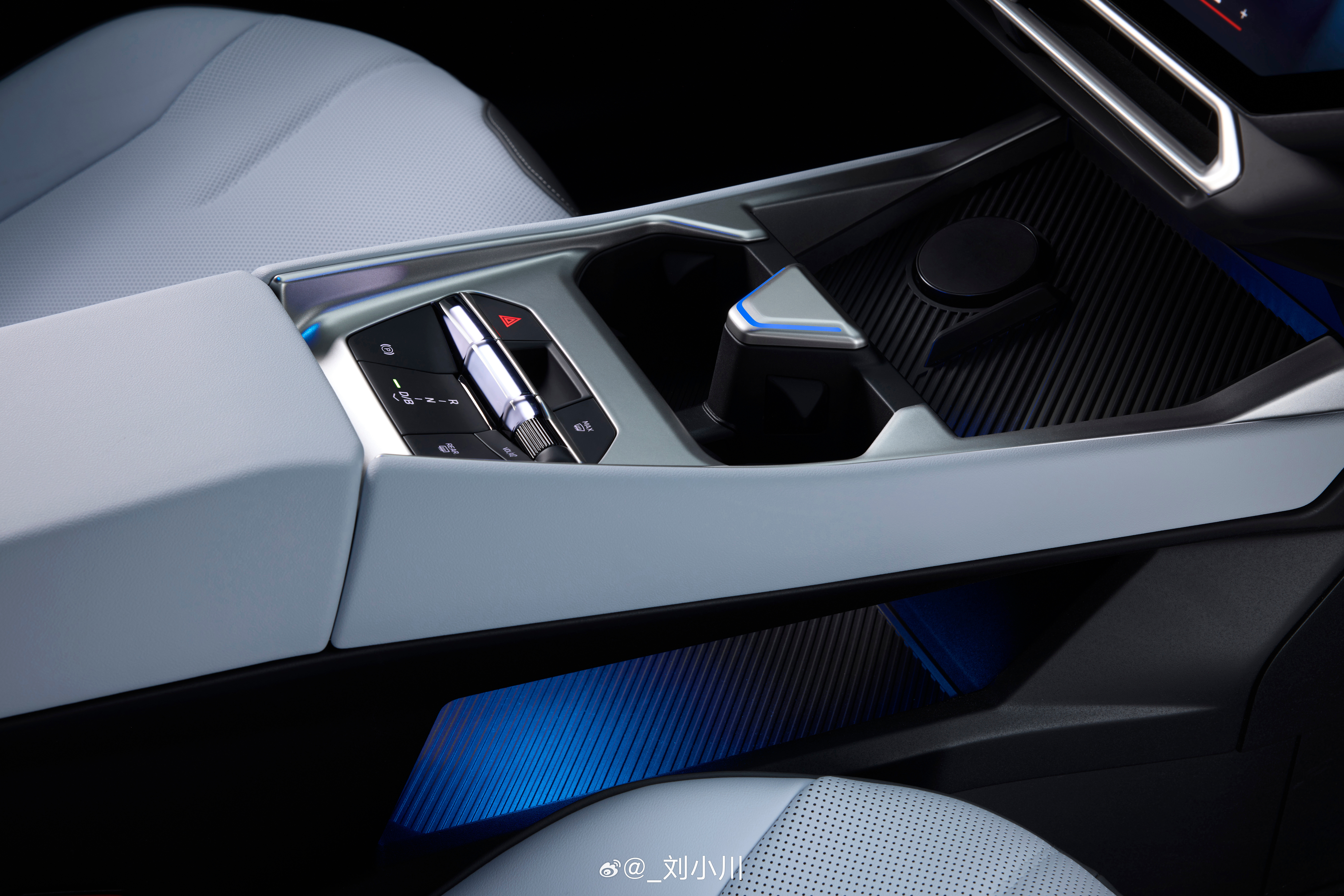 全新一代宝马i3内饰高清原图附上一组全新一代宝马i3内饰【高清】原图，个人觉得