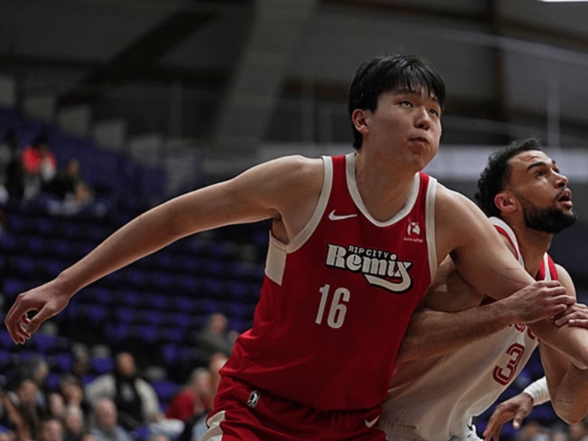 杨瀚森21分9篮板杨瀚森G联赛伤愈复出，13投10中狂砍21分9篮板6助攻2抢