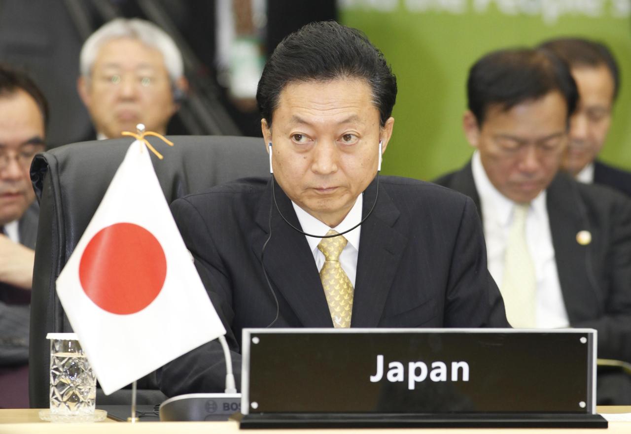 日本的前首相鸠山由纪夫发了火！曾经说当年中国放过日本战争赔款，是因为中国自己的决
