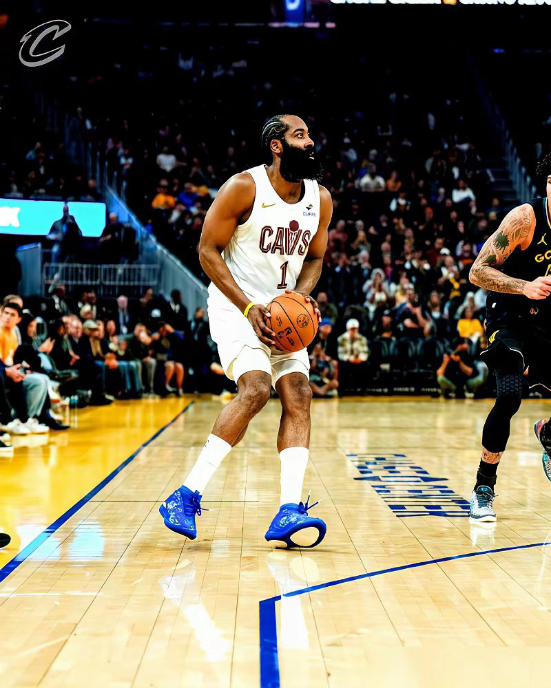 35岁的哈登，如今让老东家火箭都认不出了。最近17场，他场均20.8分，这数据以