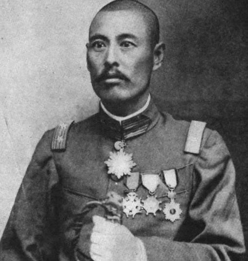 1929年，55岁的吴佩孚膝下一直无子，原配把16岁丫鬟送上床：我已年老，你收了