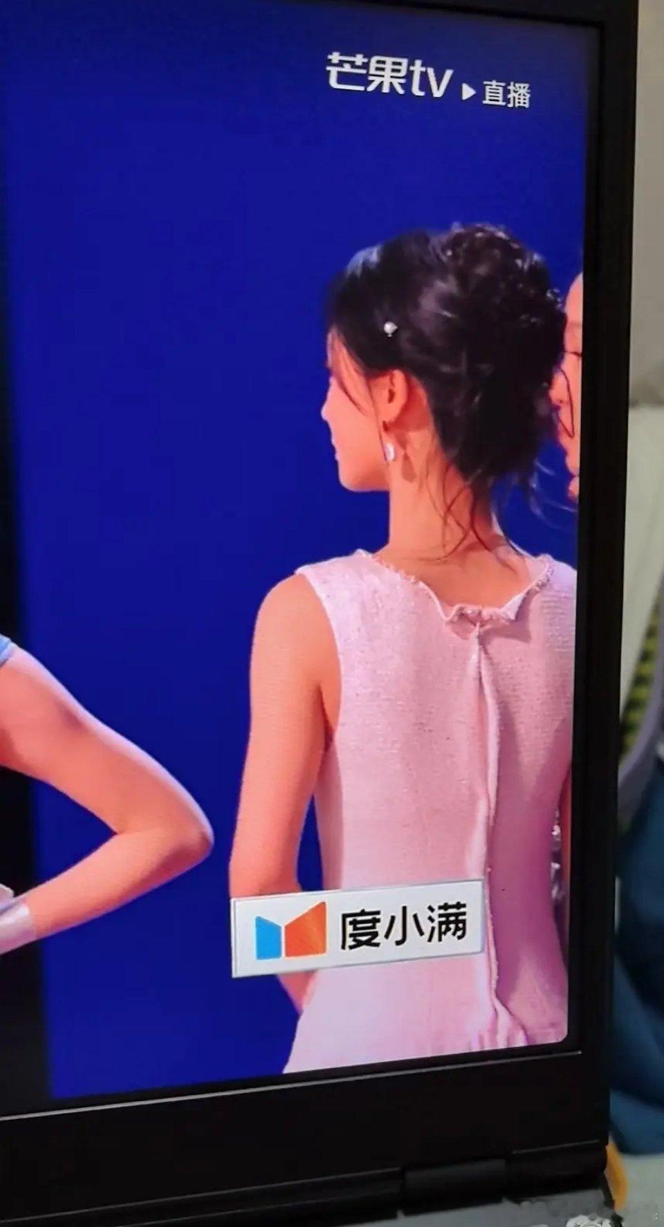 不理解衣服为什么要弄成这样不合身