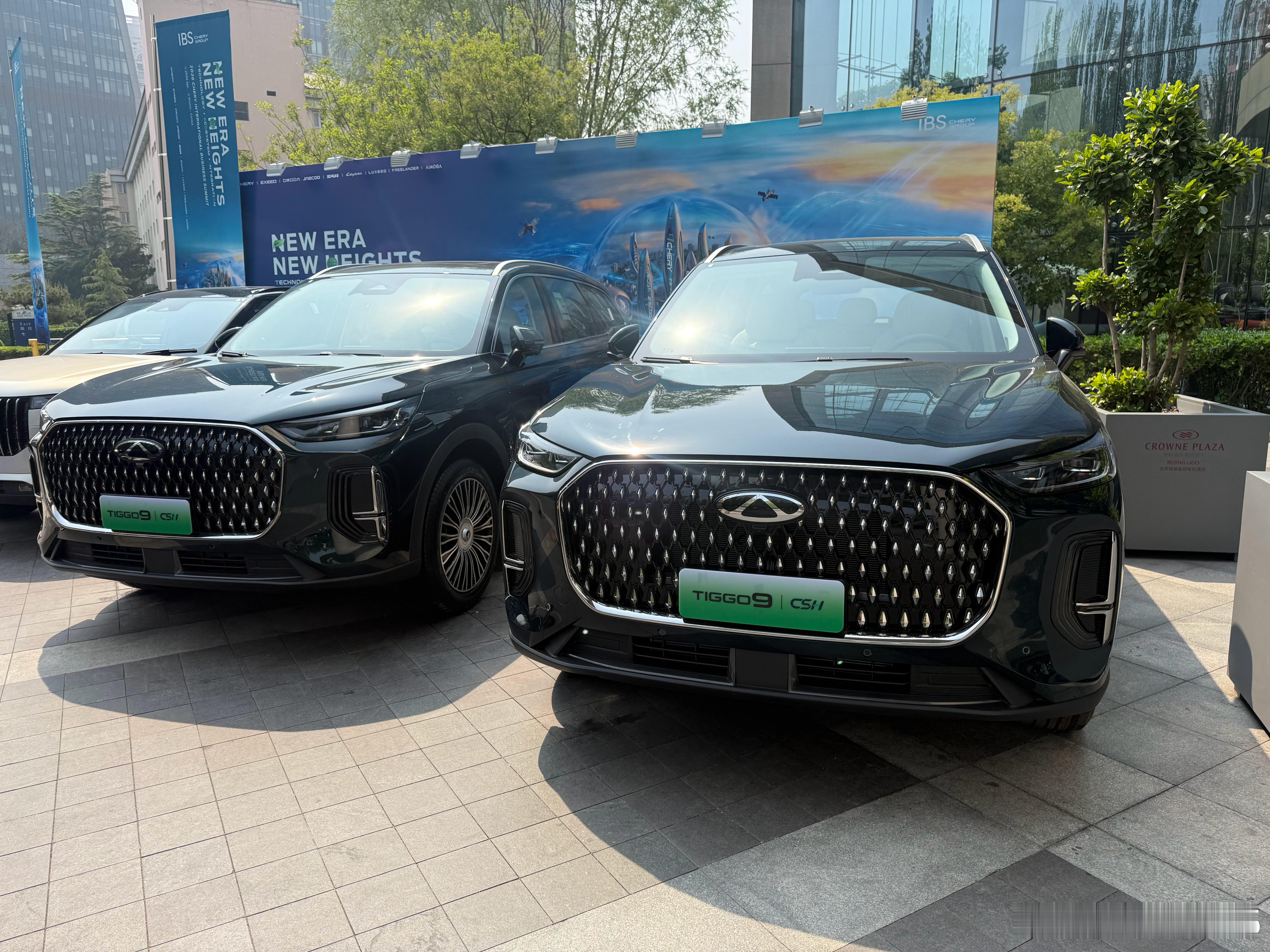 瑞虎9个头虎身材挺拔，但车身一高，悬挂不硬，侧倾就会变大，奇瑞的解决方案就是弹簧