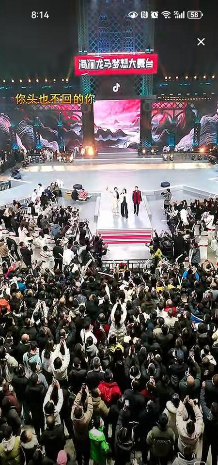 婚礼关打赏？他算盘珠子崩我脸上了。他团队赌你只记得那场直播的“真诚”，却忘了