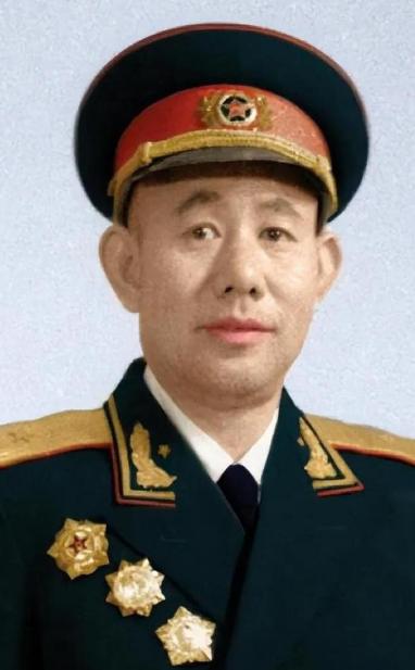 1951年，志愿军开会，彭德怀大喊了一声：“黄朝天，你给我站起来！”违反命令的黄