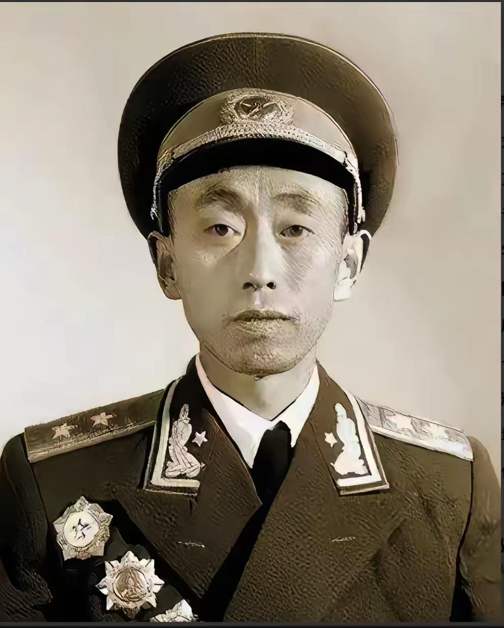 1983年，有个西路军老兵在医院当门卫，那天他被几个喝醉酒的流氓拳打脚踢，最后没