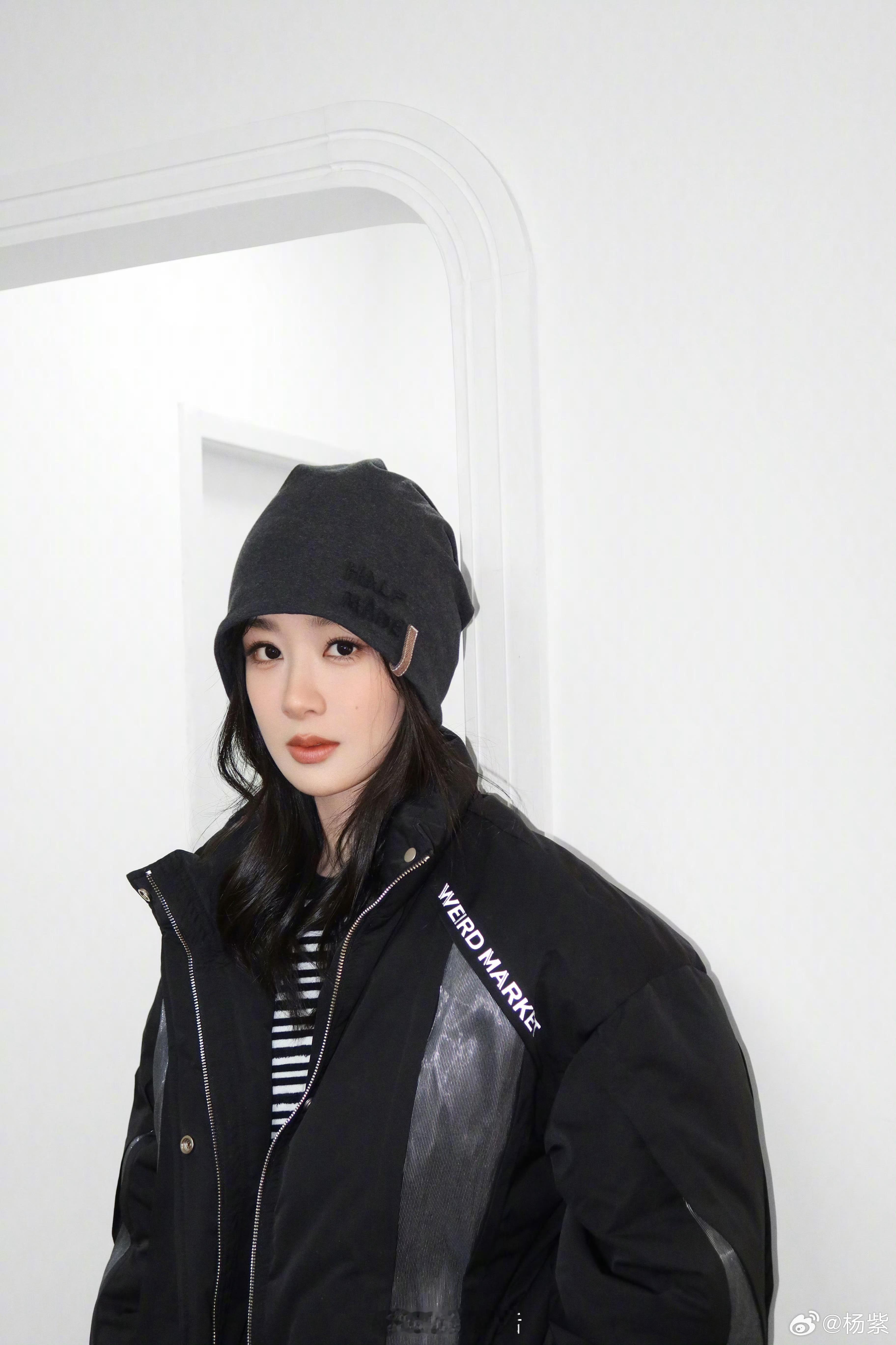 世界纷纷扰扰，杨紫这边风景独好。