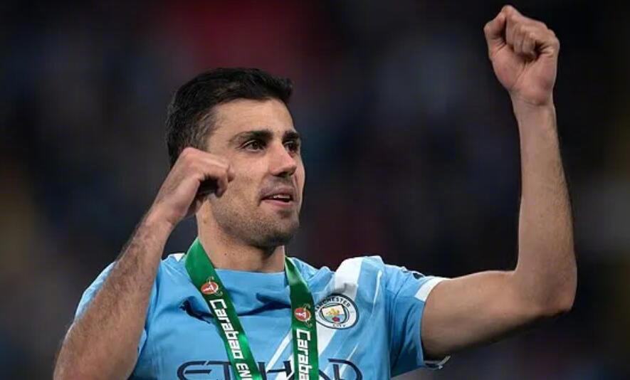 据曼城跟队记者JACKGAUGHAN的消息，该记者谈到了罗德里在俱乐部的未来情