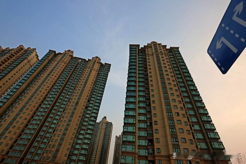 如今的房价压力与当年相比，确实大不相同。当年的客观情形，如今大多已发生改变。