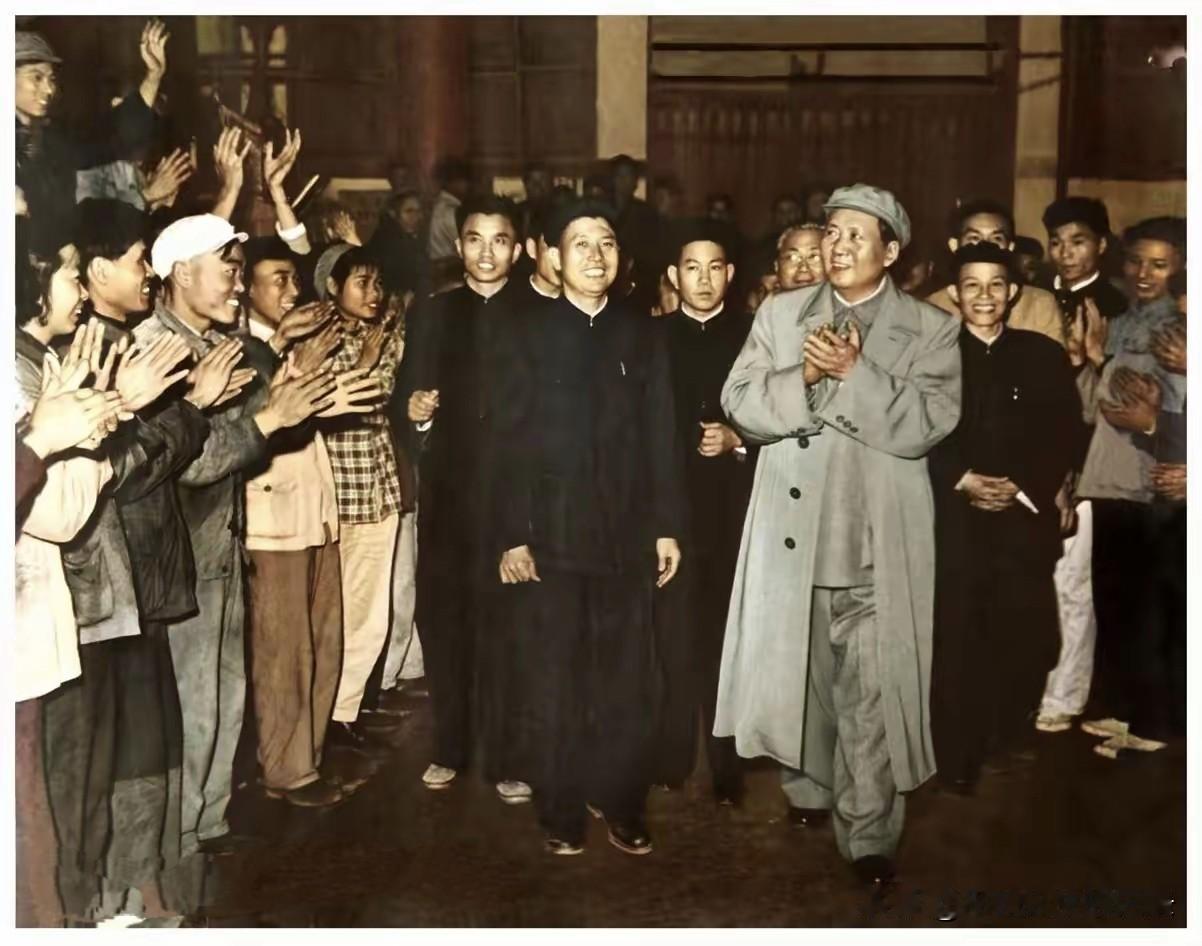 与人民心连心情相融的人民领袖毛主席。[玫瑰][玫瑰][玫瑰][祈祷][祈祷][祈