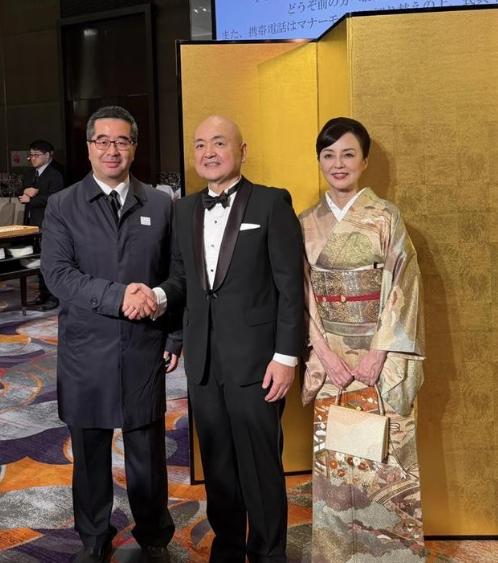 萧旭岑回台湾就变了？ 昨晚，国民党副主席萧旭岑参加了日本驻台机构的酒会公开