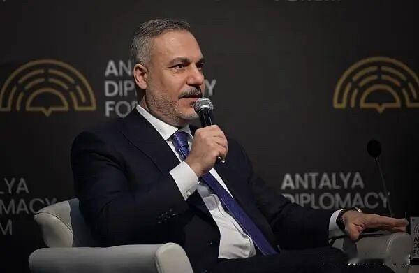 费丹说中了以色列不断发动战争的真正目的，这是目前唯一说中的土耳其外交部长费丹1