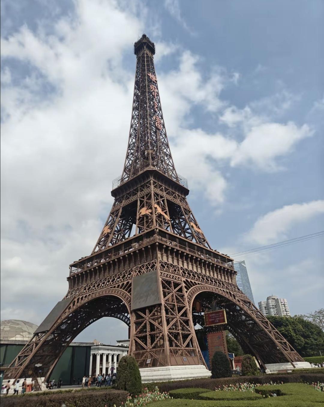 刚坐完滴滴，手机安安静静，一点反应没有。司机在电话里说“系统会自动扣”，结果等了