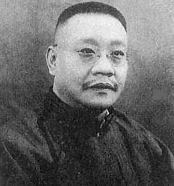 1879年，杭州巡抚谭钟麟午睡起来，路过了通房丫头李氏的卧房，见李氏美貌动人便将