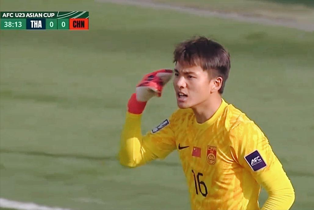 我们是该庆幸出了一位好门将李昊，还是只想欣赏李昊扑球时的潇洒英姿？3场3次救险