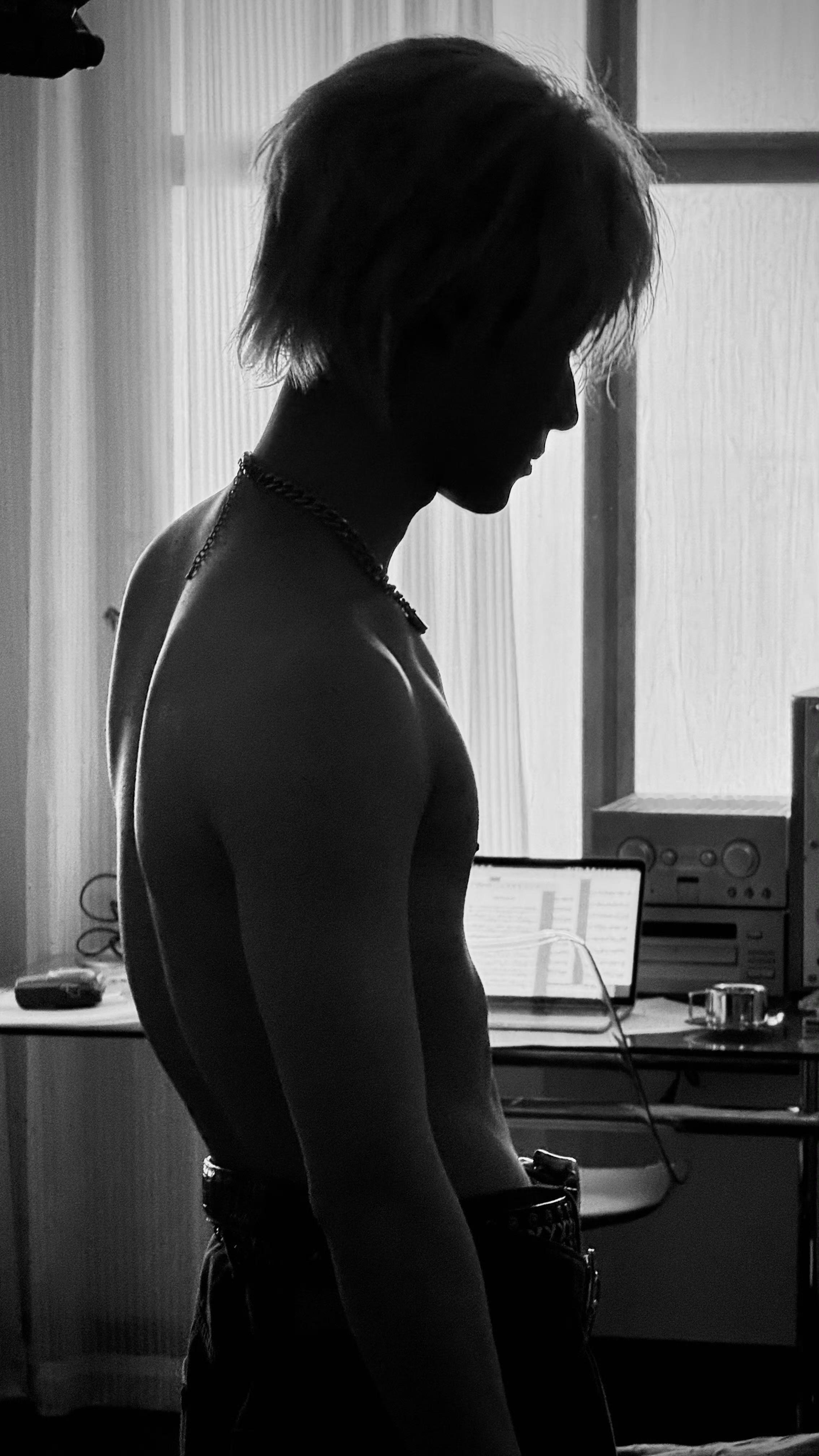 张真源裸上身live图张真源上半身身材张真源裸上身live图，谁懂张真源上半身