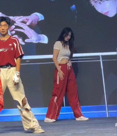 小姐姐:好尴尬啊！