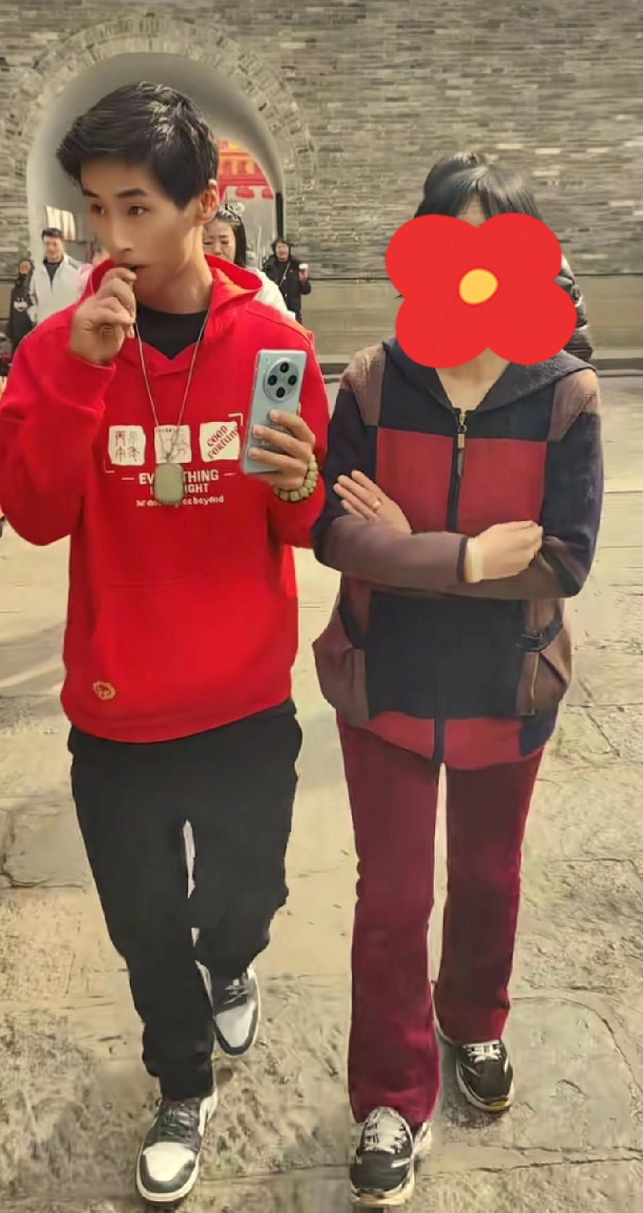 张云鹏来到山西，得到了亲人们的热忱款待。今日，他们一行人来到忻州游玩。此时，天气