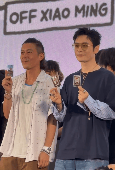 尴尬！陈冠希黄晓明罕见同框，没有对比就没有伤害8月21日，两人共同出席上海M