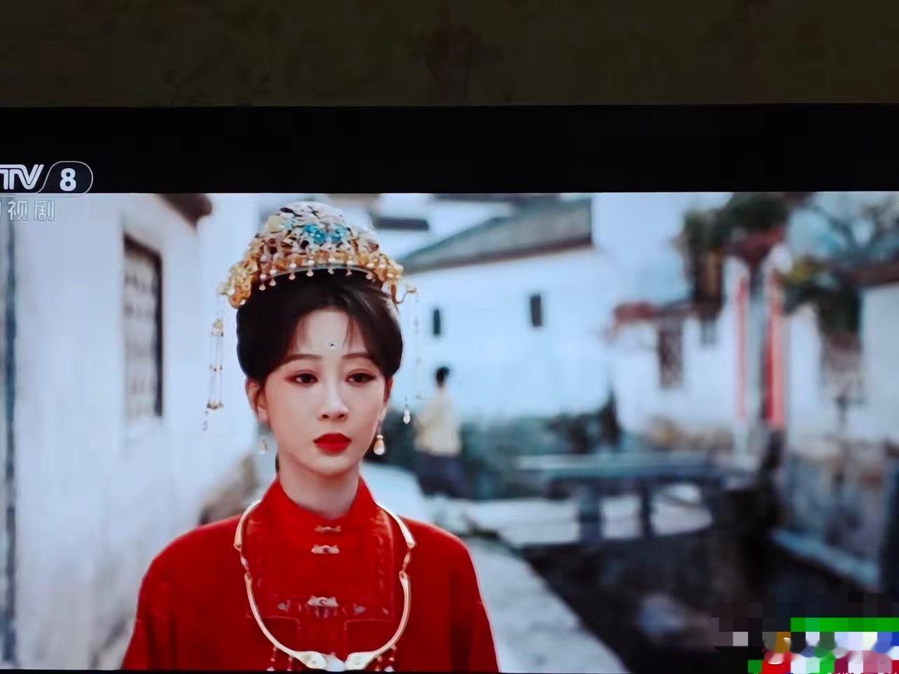 以前剧荒，最近换台忙。要说《家业》打不过《主角》，主要输在剧本上，其实故事也不算